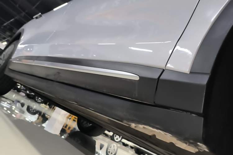 Used Leapmotor C11 2024 Range-Extended 300 Luxury Edition Right Side Sill