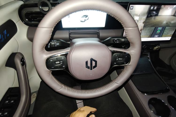 Used Leapmotor C11 2024 All-Electric 580 Luxury Edition Steering Wheel