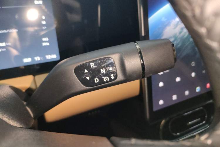 Used Leapmotor C11 2024 All-Electric 580 Luxury Edition Gear Lever