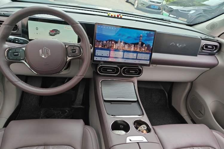 Used Leapmotor C11 2024 All-Electric 580 Luxury Edition Center Console