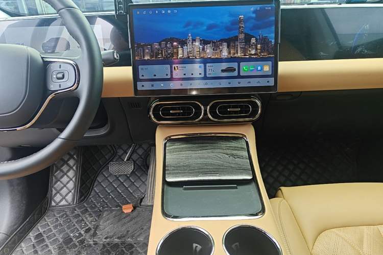 Used Leapmotor C11 2024 Range-Extended 300 Luxury Edition Audio And AC Panel