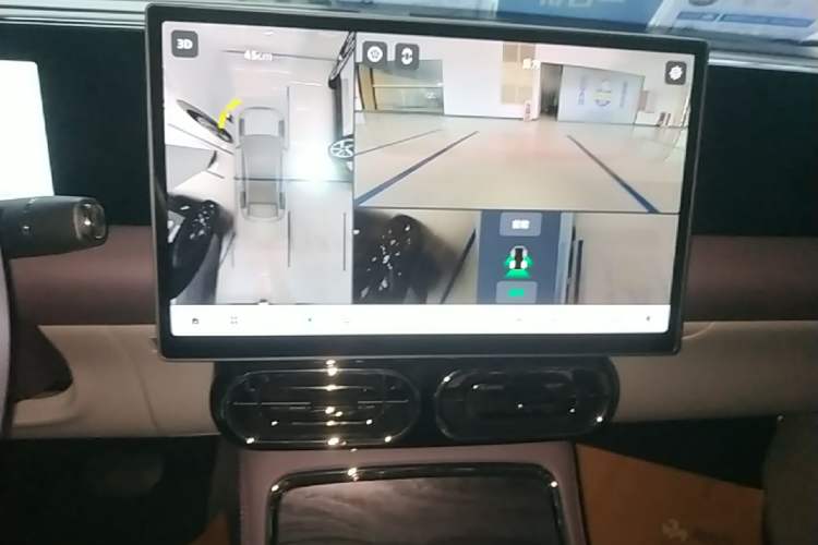 Used Leapmotor C11 2024 Range-Extended 300 Luxury Edition Audio And AC Panel