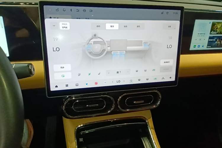 Used Leapmotor C11 2024 Range-Extended 300 Luxury Edition Audio And AC Panel