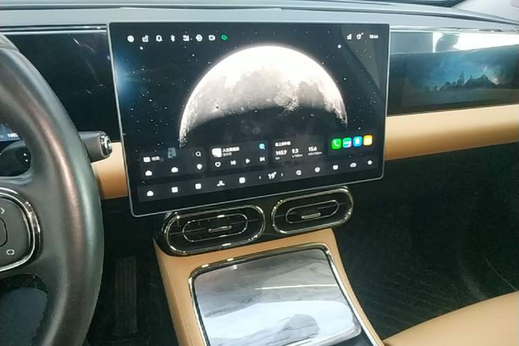 Used Leapmotor C11 2024 Range-Extended 300 Luxury Edition Audio And AC Panel