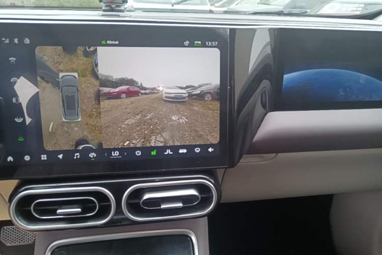 Used Leapmotor C11 2024 Range-Extended 200 Smart Enjoyment Edition Audio And AC Panel