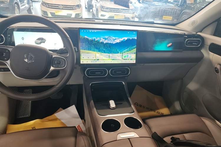 Used Leapmotor C11 2024 Range-Extended 300 Smart Enjoyment Edition Audio And AC Panel