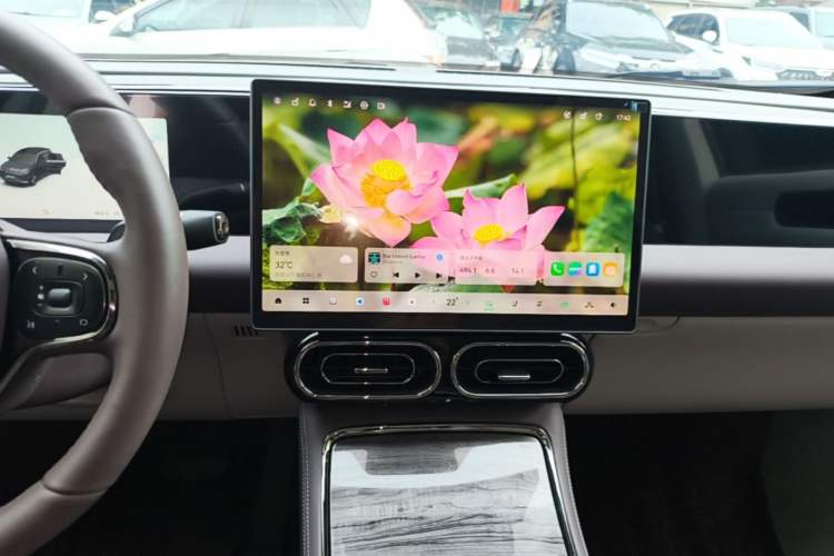 Used Leapmotor C11 2024 Range-Extended 300 Luxury Edition Audio And AC Panel