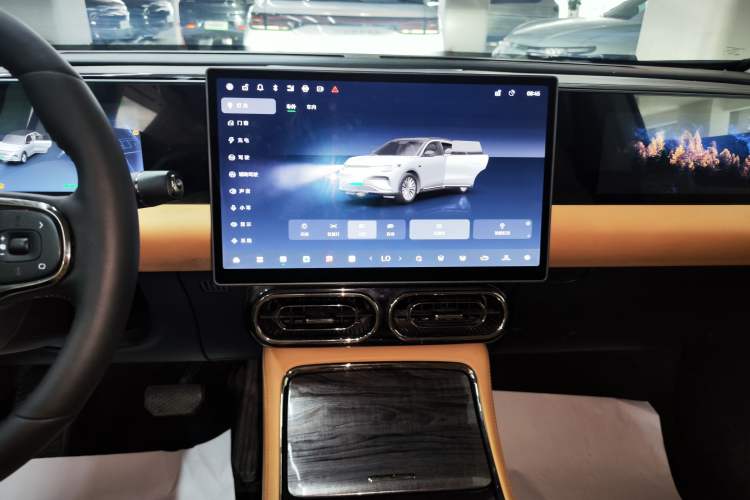 Used Leapmotor C11 2024 Range-Extended 300 Luxury Edition Audio And AC Panel