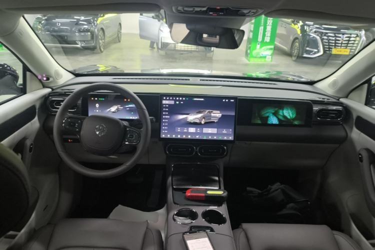 Used Leapmotor C11 2024 Range-Extended 300 Luxury Edition Center Console