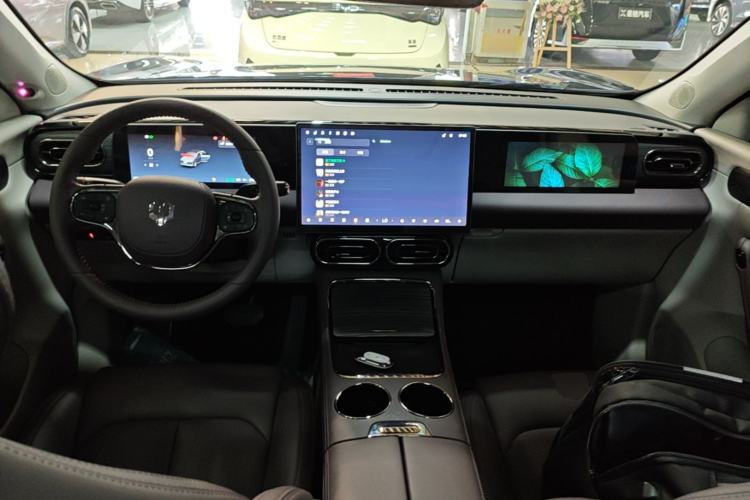 Used Leapmotor C11 2024 All-Electric 580 Luxury Edition Center Console