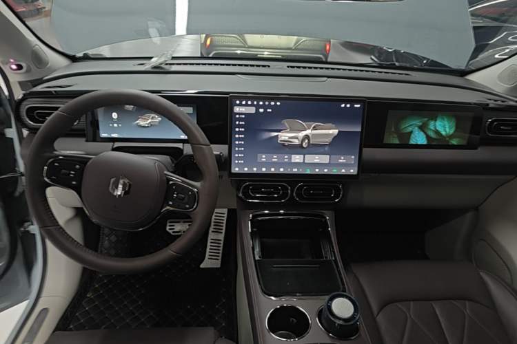 Used Leapmotor C11 2024 All-Electric 580 Luxury Edition Center Console