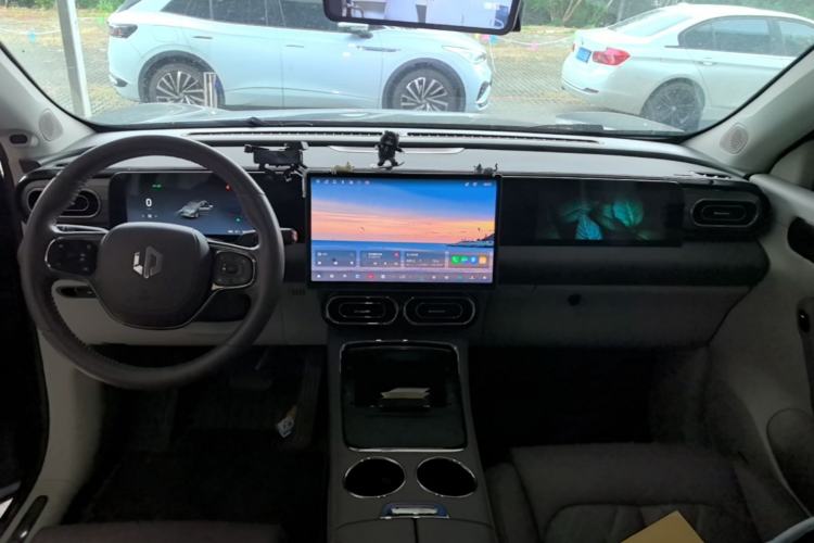 Used Leapmotor C11 2024 Range-Extended 300 Luxury Edition Center Console