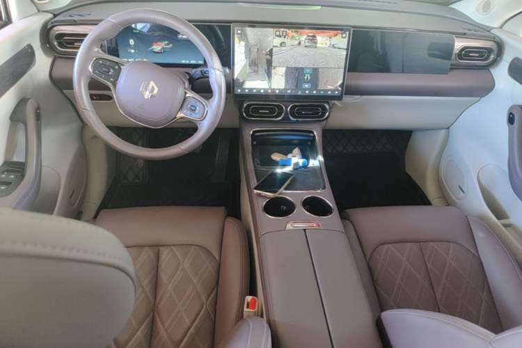 Used Leapmotor C11 2024 Range-Extended 300 Luxury Edition Center Console