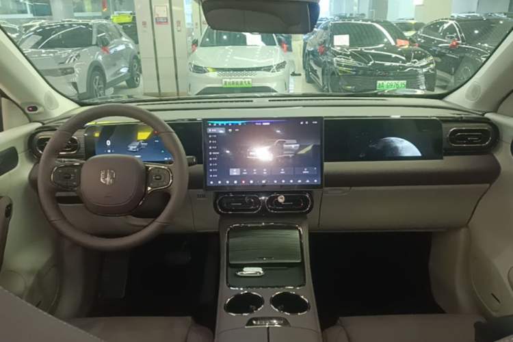 Used Leapmotor C11 2024 All-Electric 580 Luxury Edition Center Console