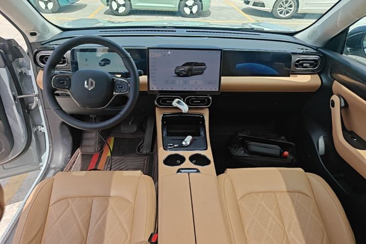Used Leapmotor C11 2024 Range-Extended 300 Luxury Edition Center Console
