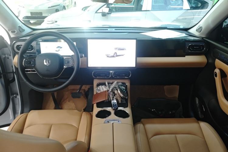 Used Leapmotor C11 2024 All-Electric 580 Luxury Edition Center Console