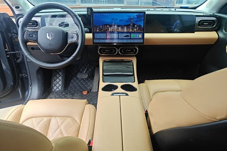Used Leapmotor C11 2024 Range-Extended 300 Luxury Edition Center Console