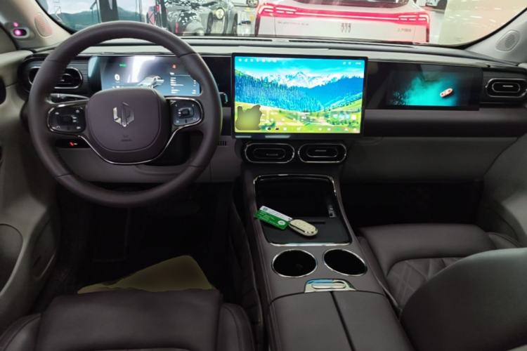 Used Leapmotor C11 2024 All-Electric 580 Luxury Edition Center Console