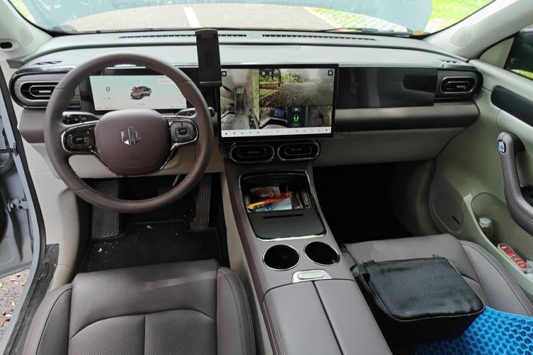 Used Leapmotor C11 2024 All-Electric 580 Luxury Edition Center Console