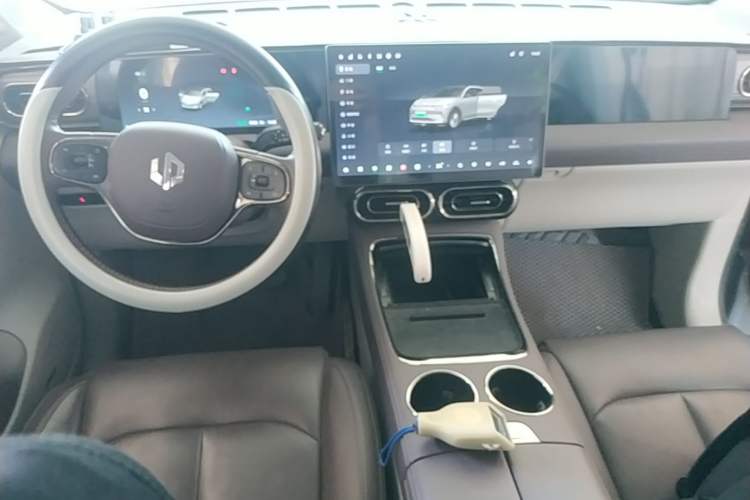 Used Leapmotor C11 2024 All-Electric 580 Luxury Edition Center Console