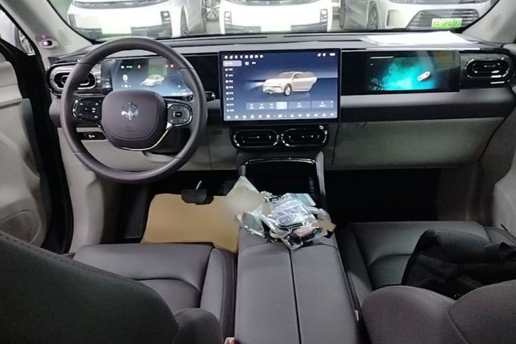 Used Leapmotor C11 2024 Range-Extended 300 Luxury Edition Center Console