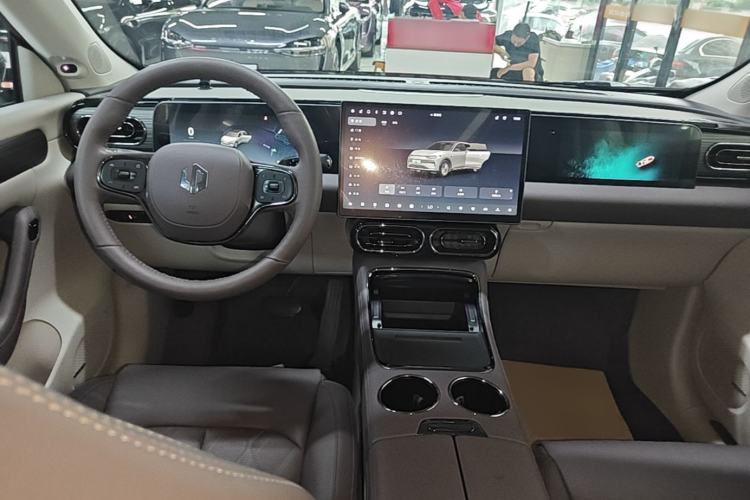 Used Leapmotor C11 2024 All-Electric 580 Luxury Edition Center Console