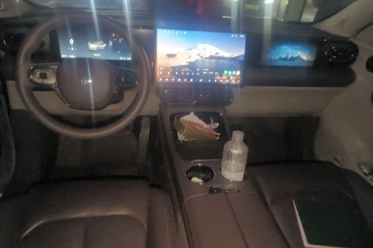 Used Leapmotor C11 2024 All-Electric 580 Luxury Edition Center Console