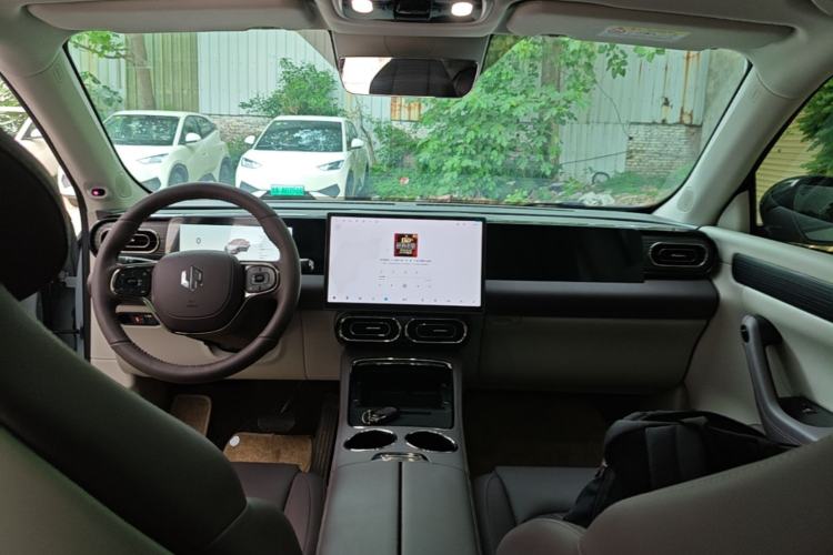 Used Leapmotor C11 2024 All-Electric 580 Luxury Edition Center Console