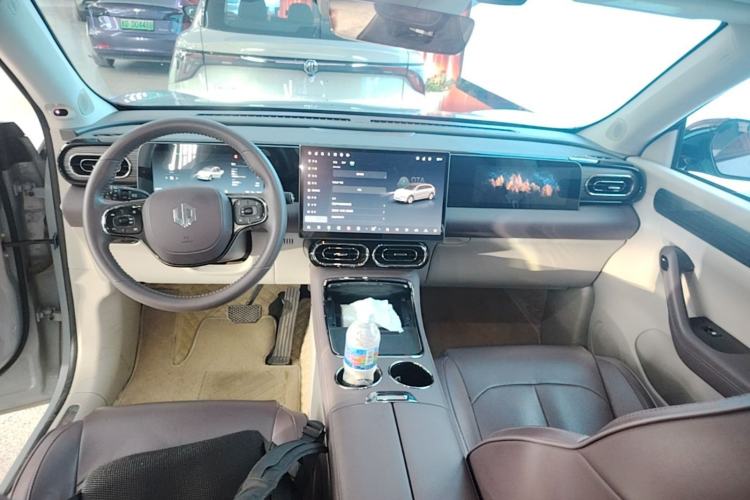 Used Leapmotor C11 2024 All-Electric 580 Luxury Edition Center Console