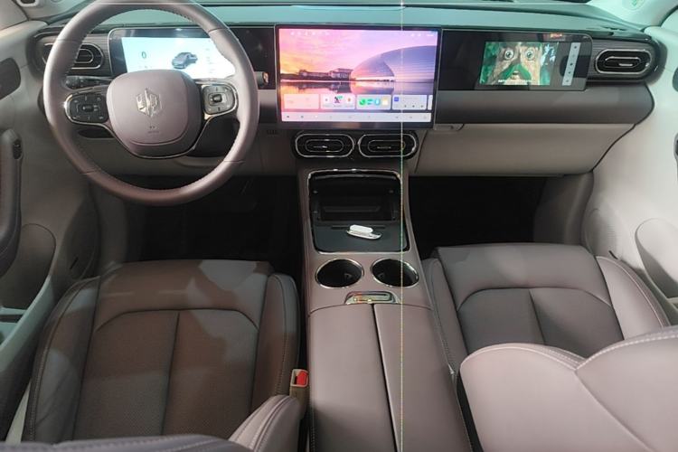 Used Leapmotor C11 2024 All-Electric 580 Luxury Edition Center Console