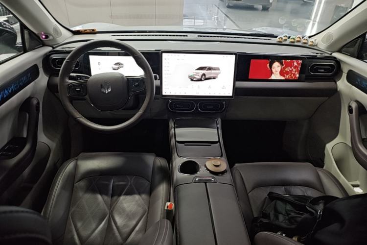 Used Leapmotor C11 2024 All-Electric 580 Luxury Edition Center Console