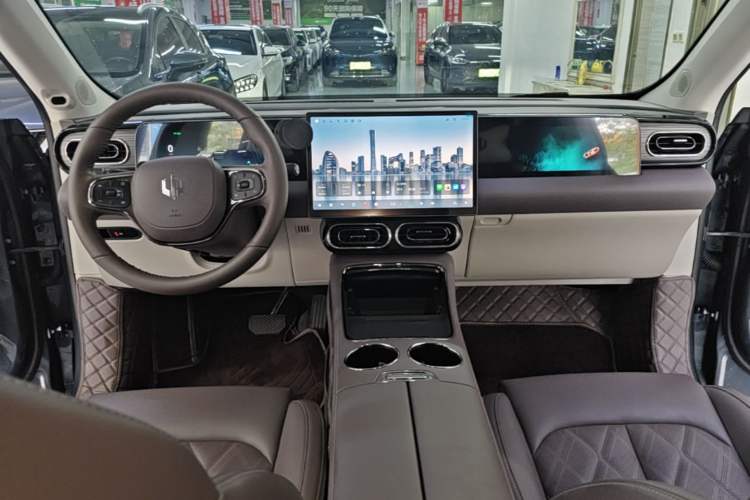 Used Leapmotor C11 2024 All-Electric 580 Luxury Edition Center Console