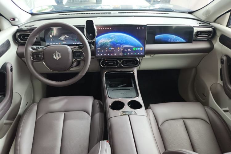 Used Leapmotor C11 2024 Range-Extended 300 Luxury Edition Center Console