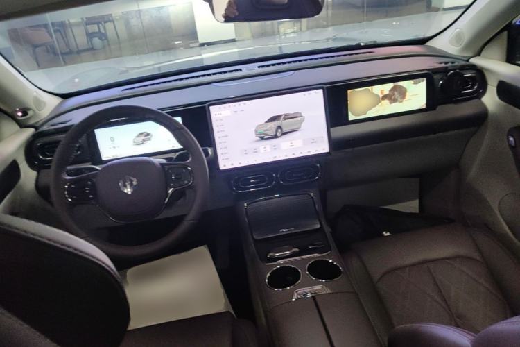 Used Leapmotor C11 2024 All-Electric 580 Luxury Edition Center Console