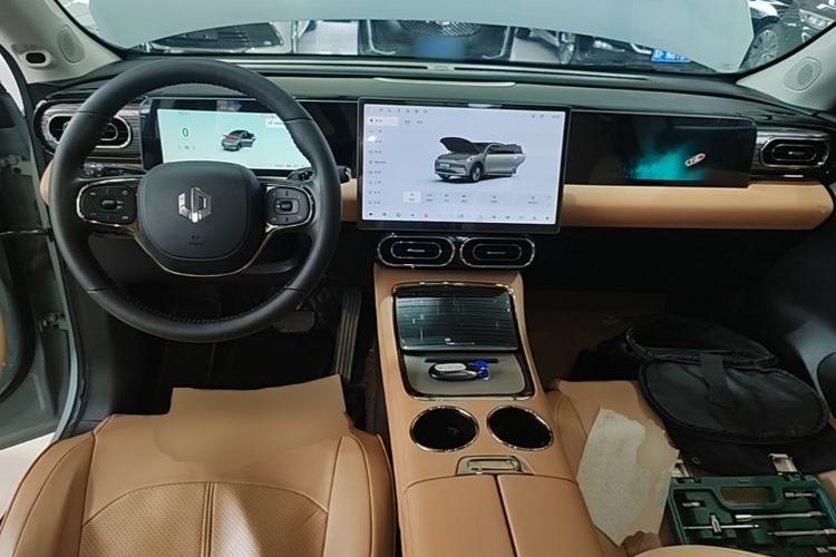 Used Leapmotor C11 2024 All-Electric 580 Luxury Edition Center Console