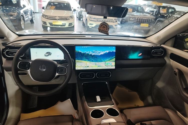 Used Leapmotor C11 2024 Range-Extended 300 Smart Enjoyment Edition Center Console