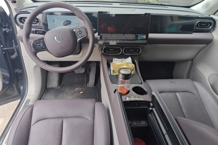 Used Leapmotor C11 2024 All-Electric 580 Luxury Edition Center Console