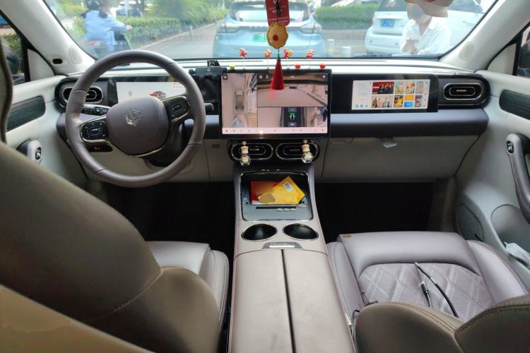 Used Leapmotor C11 2024 All-Electric 580 Luxury Edition Center Console