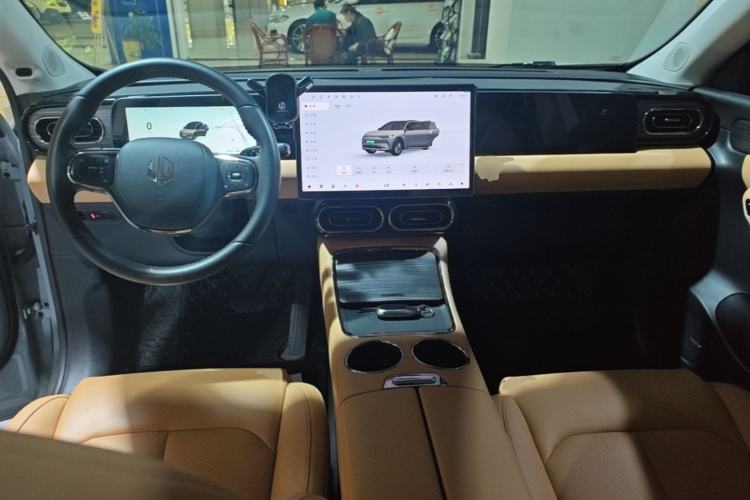 Used Leapmotor C11 2024 All-Electric 580 Luxury Edition Center Console