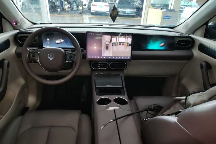 Used Leapmotor C11 2024 All-Electric 580 Luxury Edition Center Console