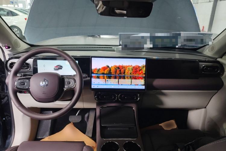 Used Leapmotor C11 2024 All-Electric 580 Luxury Edition Center Console