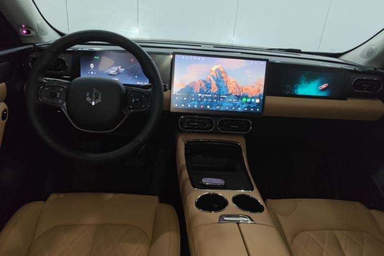Used Leapmotor C11 2024 All-Electric 580 Luxury Edition Center Console