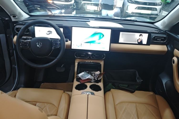 Used Leapmotor C11 2024 All-Electric 580 Luxury Edition Center Console