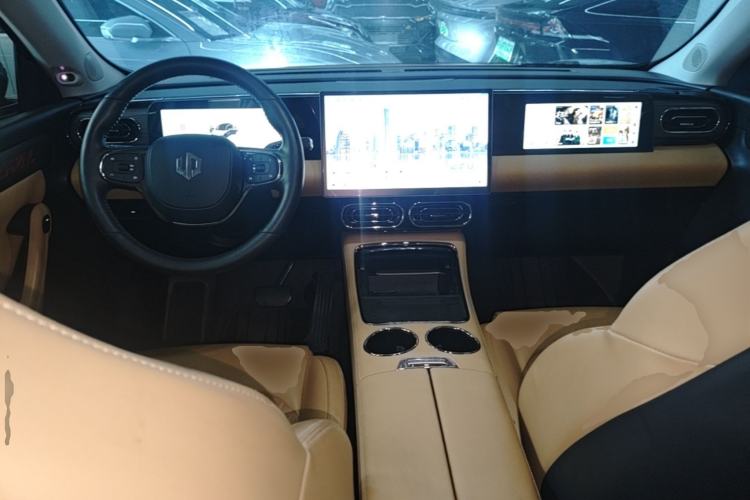 Used Leapmotor C11 2024 All-Electric 580 Luxury Edition Center Console