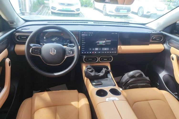 Used Leapmotor C11 2024 All-Electric 580 Luxury Edition Center Console