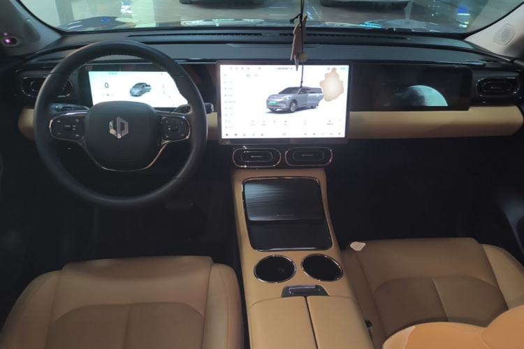 Used Leapmotor C11 2024 All-Electric 580 Luxury Edition Center Console