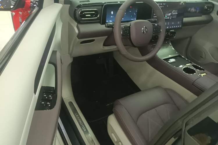 Used Leapmotor C11 2024 All-Electric 580 Luxury Edition Driver Seat
