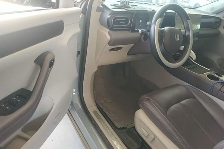 Used Leapmotor C11 2024 All-Electric 580 Luxury Edition Driver Seat