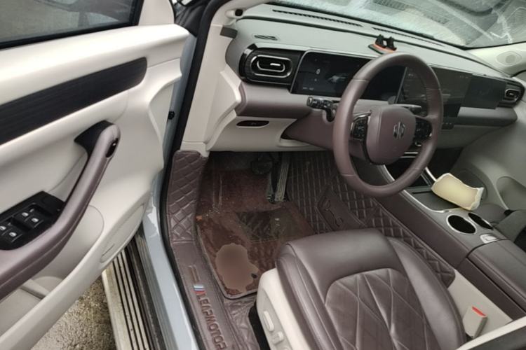 Used Leapmotor C11 2024 All-Electric 580 Luxury Edition Driver Seat