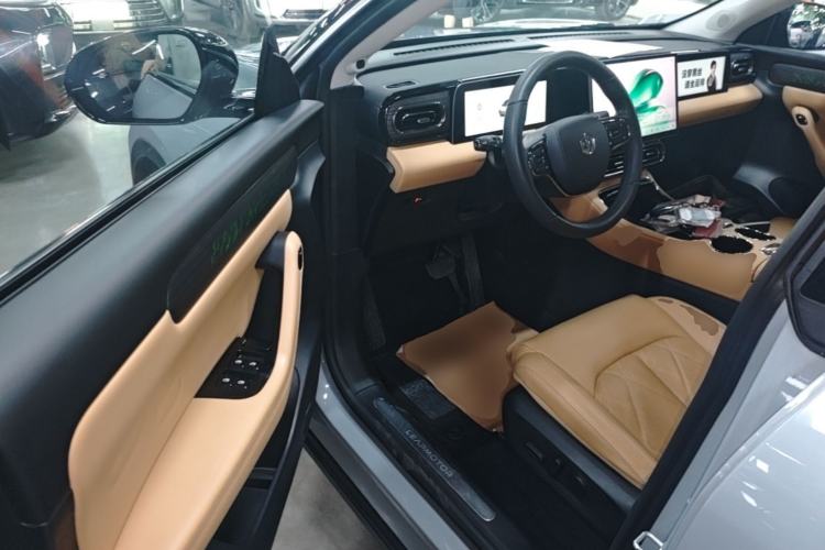 Used Leapmotor C11 2024 All-Electric 580 Luxury Edition Driver Seat